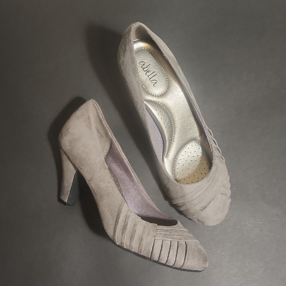 Abella Gray Suede Heels - Size 6
